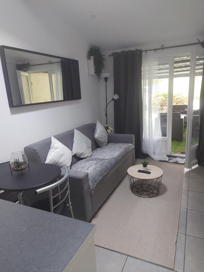 Grand Studio Entier Ecquevilly Exteriér fotografie